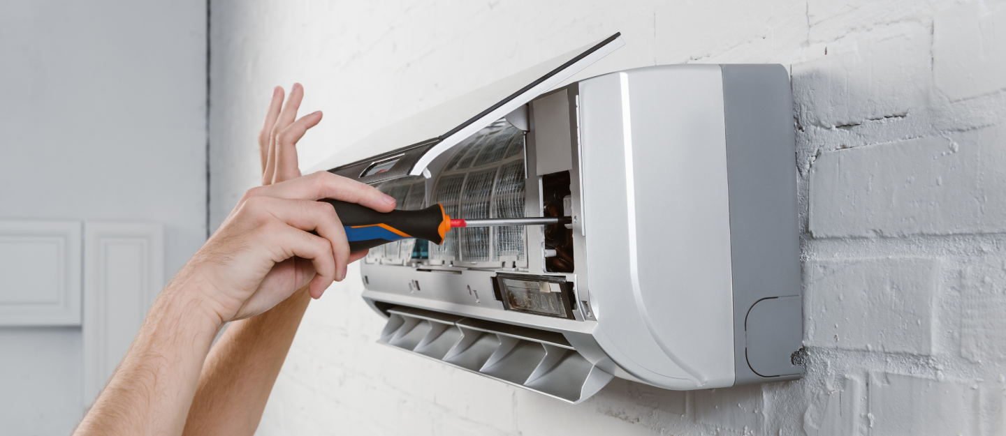 صيانة المكيفيات بأحد رفيدة